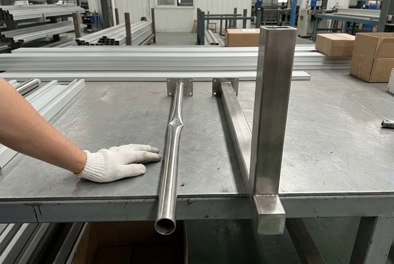 A photo showing a failed, bent standard support leg next to a robust, undamaged heavy-duty support leg, illustrating the difference in structural integrity.