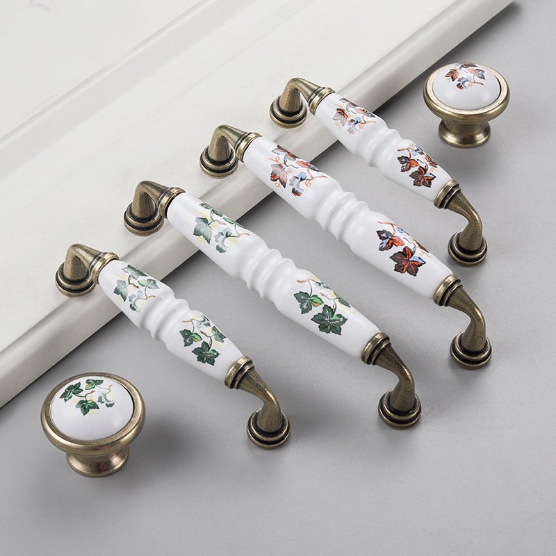 Solid Brass vs. Knurled Brass Cabinet Pulls: A Procurement Guide for B2B Buyers